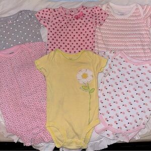 Size 3-6 months onesie bundle. Used like new!